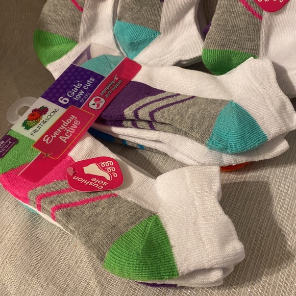 Lot of 18 pairs FRUIT OF THE LOOM Girls  ankles socks M shoe size 10 1/2 - 4 - Picture 2 of 10